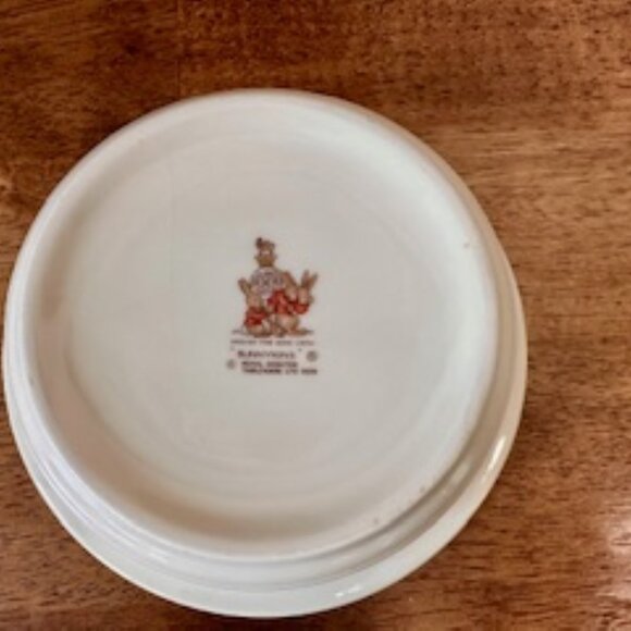 Royal Doulton Bunnykins Heavy Rim Nursery Bowl Vintage Porcelain Made in England - Picture 3 of 3